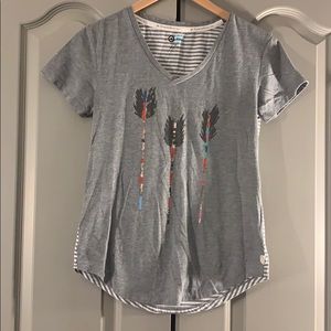 Toms gray v-neck feather stripe back T-shirt sizeS